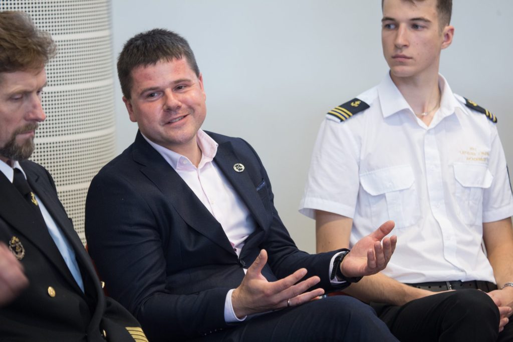 LJS valdes priekšsēdētājs Roberts Gailītis diskusijā par jūrniecības izglītības nākotni Latvijā